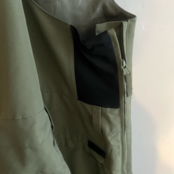 Roxy Rideout Green Ski or Snowboard Bib Pants - Picture 11 of 14